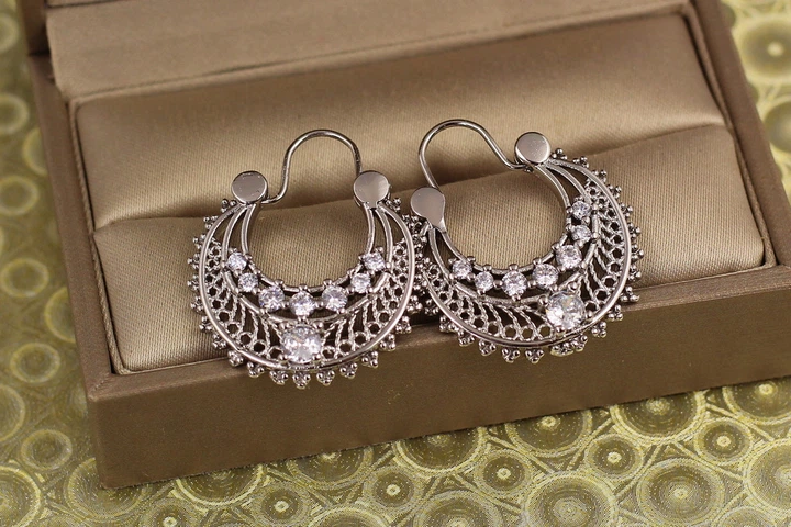 Серьги коромысла Xuping Jewelry Нана 2,9 см серебристые - Фото 1 Серьги коромысла Xuping Jewelry Нана 2,9 см серебристые - изображение 1