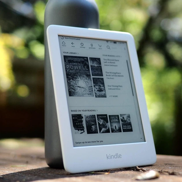 Електронна книга Amazon Kindle 10th Gen 4GB Refurbished Grade B, екран 6` з підсвіткою - зображення 3