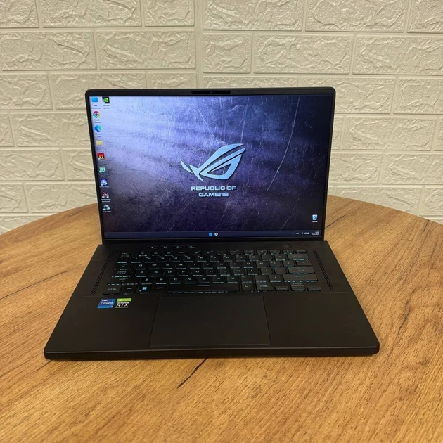 Ігровий ноутбук Б-клас Asus ROG Zephyrus M16 GU603ZM / 16" (1920x1200) IPS / Intel Core i7-12700H (14 (20) ядер по 3.5 - 4.7 GHz) / 16 GB DDR5 / 512 GB SSD NVMe / nVidia GeForce RTX 3060, 6 GB GDDR6, 192-bit / WebCam б/в - Фото 2 Ігровий ноутбук Б-клас Asus ROG Zephyrus M16 GU603ZM / 16" (1920x1200) IPS / Intel Core i7-12700H (14 (20) ядер по 3.5 - 4.7 GHz) / 16 GB DDR5 / 512 GB SSD NVMe / nVidia GeForce RTX 3060, 6 GB GDDR6, 192-bit / WebCam б/в - зображення 2