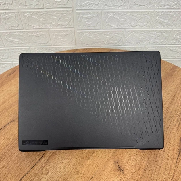 Ігровий ноутбук Б-клас Asus ROG Zephyrus M16 GU603ZM / 16" (1920x1200) IPS / Intel Core i7-12700H (14 (20) ядер по 3.5 - 4.7 GHz) / 16 GB DDR5 / 512 GB SSD NVMe / nVidia GeForce RTX 3060, 6 GB GDDR6, 192-bit / WebCam б/в - Фото 3 Ігровий ноутбук Б-клас Asus ROG Zephyrus M16 GU603ZM / 16" (1920x1200) IPS / Intel Core i7-12700H (14 (20) ядер по 3.5 - 4.7 GHz) / 16 GB DDR5 / 512 GB SSD NVMe / nVidia GeForce RTX 3060, 6 GB GDDR6, 192-bit / WebCam б/в - зображення 3