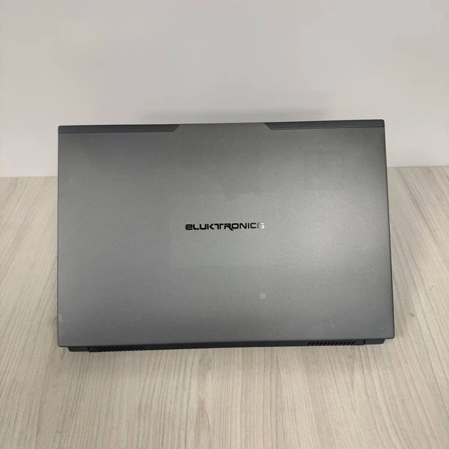 Игровой ноутбук Eluktronics 17 N870HK / 17.3" (1920x1080) IPS / Intel Core i7-7700HQ (4 (8) ядра по 2.8 - 3.8 GHz) / 16 GB DDR4 / 512 GB SSD NVMe / nVidia GeForce GTX 1050 Ti, 4 GB GDDR5, 128-bit / WebCam б/у - Фото 3 Игровой ноутбук Eluktronics 17 N870HK / 17.3" (1920x1080) IPS / Intel Core i7-7700HQ (4 (8) ядра по 2.8 - 3.8 GHz) / 16 GB DDR4 / 512 GB SSD NVMe / nVidia GeForce GTX 1050 Ti, 4 GB GDDR5, 128-bit / WebCam б/у - изображение 3