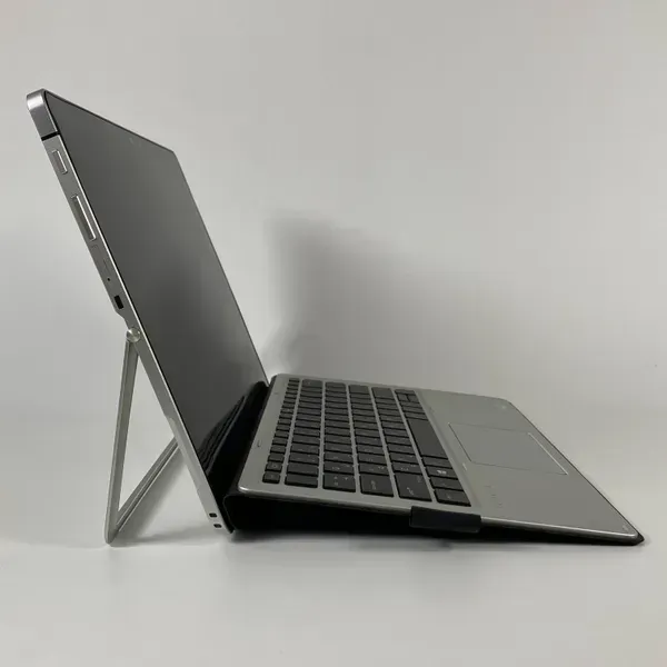 Нетбук-трансформер HP Elite X2 1012 G2 / 12.3" (2736x1824) IPS Touch / Intel Core i5-7300U (2 (4) ядра по 2.6 - 3.5 GHz) / 8 GB DDR3 / 256 GB SSD / Intel HD Graphics 620 / WebCam / TouchID б/у - Фото 4 Нетбук-трансформер HP Elite X2 1012 G2 / 12.3" (2736x1824) IPS Touch / Intel Core i5-7300U (2 (4) ядра по 2.6 - 3.5 GHz) / 8 GB DDR3 / 256 GB SSD / Intel HD Graphics 620 / WebCam / TouchID б/у - изображение 4