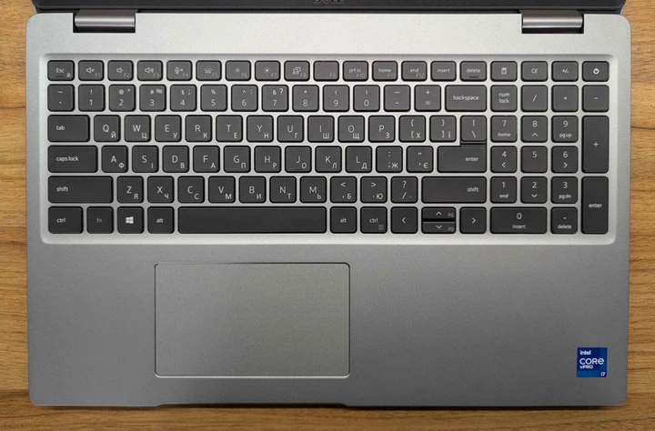 Ноутбук робоча станція Dell Precision 3560 / 15.6" (1920x1080) IPS / Intel Core i7-1185G7 (4 (8) ядра по 3.0 - 4.8 GHz) / 16 GB DDR4 / 512 GB SSD / nVidia T500, 2 GB GDDR6, 64-bit / WebCam / Windows 10 б/в - зображення 3