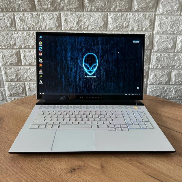 Ігровий ноутбук Б-клас Dell Alienware m17 R3 White / 17.3" (1920x1080) IPS / Intel Core i9-10980HK (8 (16) ядер по 2.4 - 5.3 GHz) / 32 GB DDR4 / 512 GB SSD / nVidia GeForce RTX 2070 Super, 8 GB GDDR6, 256-bit / WebCam б/в - Фото 2 Ігровий ноутбук Б-клас Dell Alienware m17 R3 White / 17.3" (1920x1080) IPS / Intel Core i9-10980HK (8 (16) ядер по 2.4 - 5.3 GHz) / 32 GB DDR4 / 512 GB SSD / nVidia GeForce RTX 2070 Super, 8 GB GDDR6, 256-bit / WebCam б/в - зображення 2