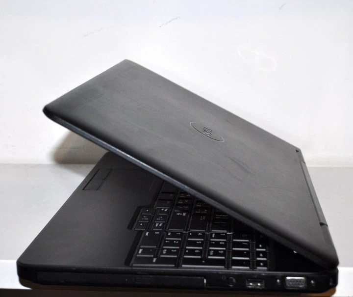 Ноутбук Dell Latitude E5540 / 15.6" TN / Core i5-4200U (2(4) ядра по 1.6-2.6GHz) / 8GB DDR3 / 320GB HDD / HD Graphics 4400 / WebCam / DVD-ROM / VGA + Доп. АКБ б/у - изображение 7