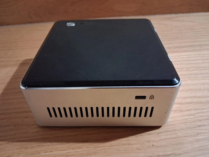 Неттоп Intel NUC NUC5i3RYH USFF / Intel Core i3-5010U (2 (4) ядра по 2.1 GHz) / 8 GB DDR3 / 256 GB SSD / Intel HD Graphics 5500 / miniDP / mHDMI / Wi-Fi б/у - изображение 4