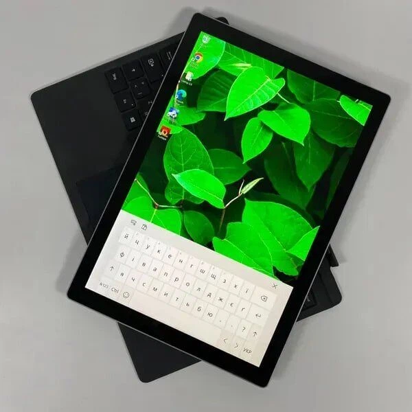 Нетбук-трансформер Microsoft Surface Pro 5 / 12.3" (2736x1824) IPS Touch / Intel Core i5-7300U (2 (4) ядра по 2.6 - 3.5 GHz) / 8 GB DDR3 / 256 GB SSD / Intel HD Graphics 620 / WebCam / TouchID б/у - Фото 6 Нетбук-трансформер Microsoft Surface Pro 5 / 12.3" (2736x1824) IPS Touch / Intel Core i5-7300U (2 (4) ядра по 2.6 - 3.5 GHz) / 8 GB DDR3 / 256 GB SSD / Intel HD Graphics 620 / WebCam / TouchID б/у - изображение 6