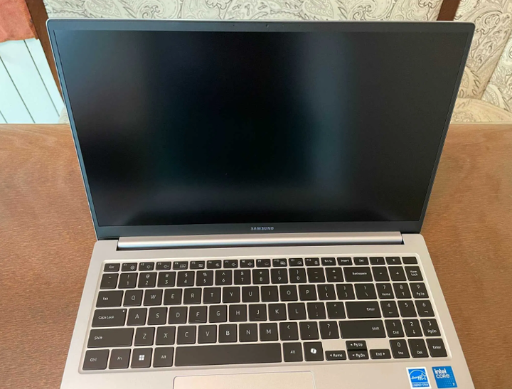 Ультрабук Samsung Galaxy Book4 / 15.6" (1920x1080) IPS / Intel Core 7 150U (10 (12) ядер по 4.0 - 5.4 GHz) / 16 GB DDR4 / 512 GB SSD / Intel Graphics / WebCam б/у - изображение 5
