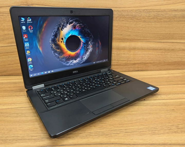 Нетбук Dell Latitude E5270 / 12.5" (1366x768) TN / Intel Core i5-6200U (2 (4) ядра по 2.3 - 2.8 GHz) / 8 GB DDR4 / 240 GB SSD / Intel HD Graphics 520 / WebCam / Windows 10 б/у - Фото 4 Нетбук Dell Latitude E5270 / 12.5" (1366x768) TN / Intel Core i5-6200U (2 (4) ядра по 2.3 - 2.8 GHz) / 8 GB DDR4 / 240 GB SSD / Intel HD Graphics 520 / WebCam / Windows 10 б/у - изображение 4