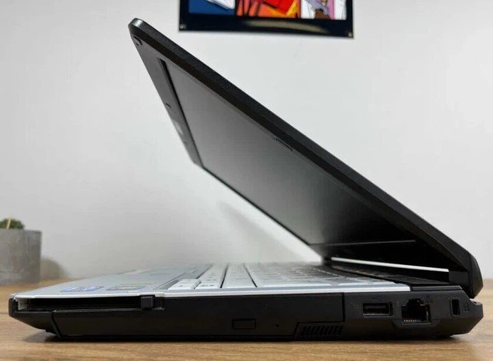 Ноутбук Fujitsu LifeBook S761 / 13.3" TN / Intel Core i5-2520M (2(4) ядра по 2.5-3.2 GHz) / 8GB DDR3 / 750GB HDD / HD Graphics 3000 / WebCam / DVD-ROM / Win 10 б/у - Фото 5 Ноутбук Fujitsu LifeBook S761 / 13.3" TN / Intel Core i5-2520M (2(4) ядра по 2.5-3.2 GHz) / 8GB DDR3 / 750GB HDD / HD Graphics 3000 / WebCam / DVD-ROM / Win 10 б/у - изображение 5