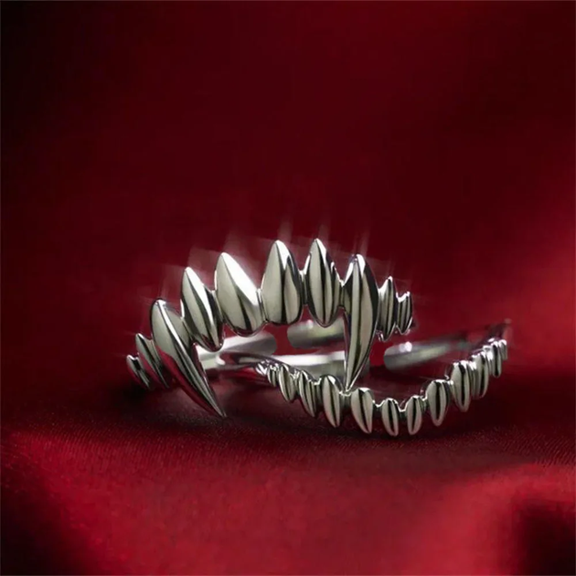 Кільце зуби вампіра 2шт подвійне у вигляді зубів срібний колір - Фото 5 Кільце зуби вампіра 2шт подвійне у вигляді зубів срібний колір - зображення 5