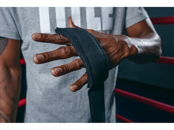 Бинти TITLE Boxing Semi Elastic Extra Long Hand Wraps 5,3 м (210) чорний (5745) - изображение 4