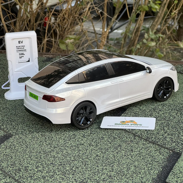 Інерційна металопластикова машинка PM3417 Tesla Model Х на радіокеруванні з зарядною станцією Біла - Фото 4 Інерційна металопластикова машинка PM3417 Tesla Model Х на радіокеруванні з зарядною станцією Біла - зображення 4