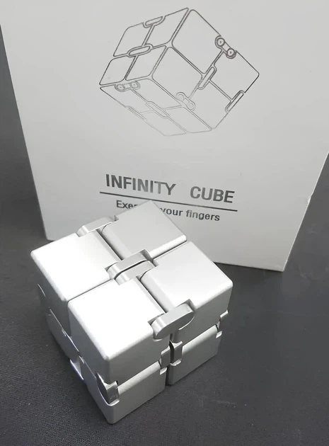 Нескінченний кубик RESTEQ, антистрес Infinity Cube 38 мм. Іграшка-антистрес з алюмінієвого сплаву - Фото 2 Нескінченний кубик RESTEQ, антистрес Infinity Cube 38 мм. Іграшка-антистрес з алюмінієвого сплаву - зображення 2