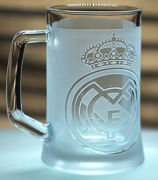 Пивной бокал 670 мл Реал Мадрид Real Madrid с гравировкой подарок для фаната ФК футбольная кружка - Фото 2 Пивной бокал 670 мл Реал Мадрид Real Madrid с гравировкой подарок для фаната ФК футбольная кружка - изображение 2