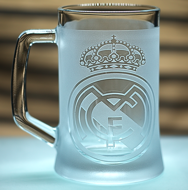 Пивной бокал 670 мл Реал Мадрид Real Madrid с гравировкой подарок для фаната ФК футбольная кружка - Фото 3 Пивной бокал 670 мл Реал Мадрид Real Madrid с гравировкой подарок для фаната ФК футбольная кружка - изображение 3