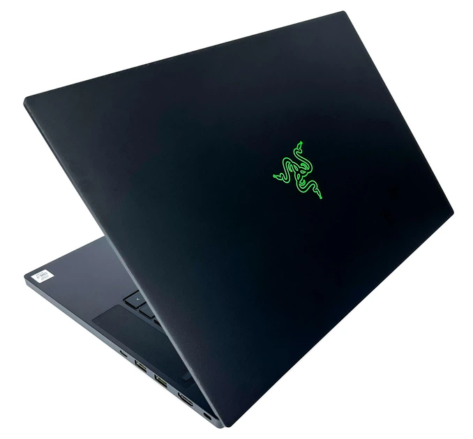 Ноутбук Razer Blade 15: Core™ i7-10750H / RAM 32 ГБ / GeForce RTX