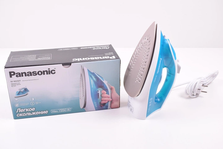 Праска PANASONIC, 1550Вт, 210мл, постійна пара - 15гр, керам. підошва, блакитний - Фото 5 Праска PANASONIC, 1550Вт, 210мл, постійна пара - 15гр, керам. підошва, блакитний - изображение 5