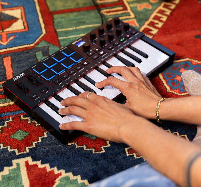 MIDI-клавиатура AKAI MPK Mini MK4 Black – фото, отзывы