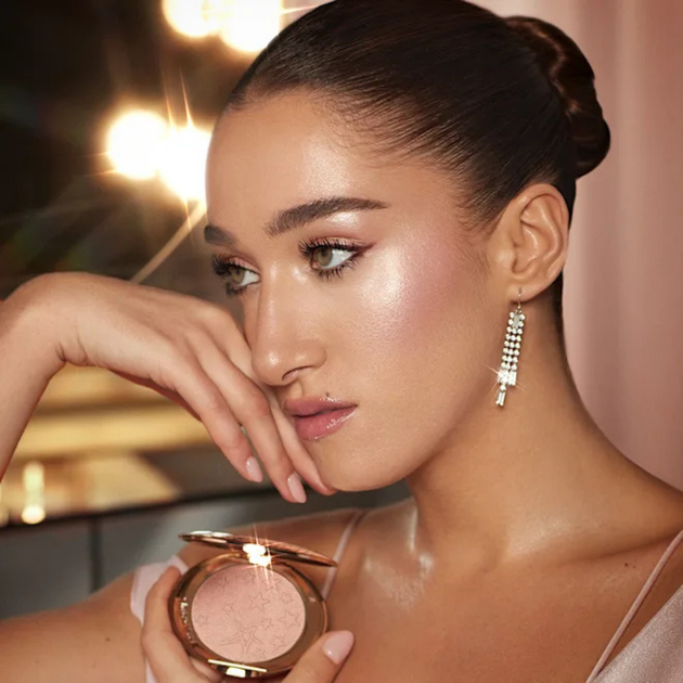 Деликатний сухой хайлайтер Charlotte Tilbury Hollywood Glow Glide Architect Highlighter Pillow Talk Glow 6.5 г - Фото 4 Деликатний сухой хайлайтер Charlotte Tilbury Hollywood Glow Glide Architect Highlighter Pillow Talk Glow 6.5 г - изображение 4