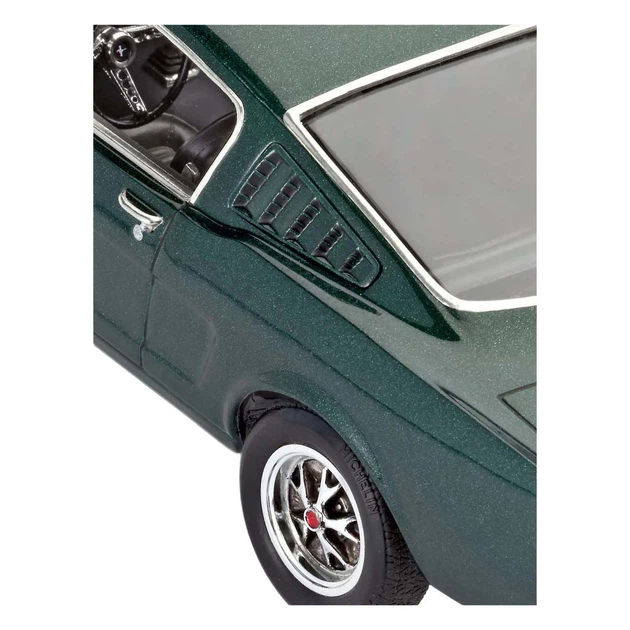 Zestaw modeli Revell 5380644 1965 Ford Mustang 2+2 Fastback Zielony 82 el (4009803667065) - obraz 6