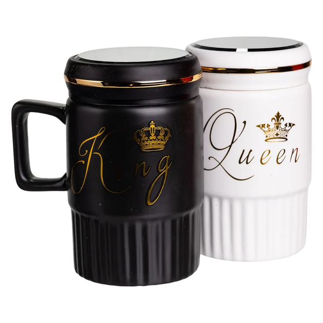 Набор чашек 2 штуки King & Queen парные чашки фарфоровые 450 мл с крышками подарочные кружки для влюбленных - Фото 6 Набор чашек 2 штуки King & Queen парные чашки фарфоровые 450 мл с крышками подарочные кружки для влюбленных - изображение 6