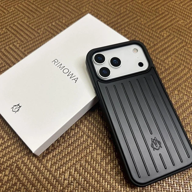 Чохол панель The RIMOWA Aluminium Case для Apple iPhone 17 Pro Max Black - Фото 5 Чохол панель The RIMOWA Aluminium Case для Apple iPhone 17 Pro Max Black - зображення 5