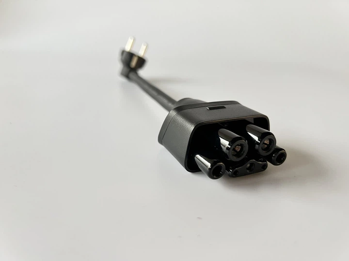 Адаптер перехідник на 16 А для зарядки Tesla Mobile Connector Gen2 (32А) - Фото 1 Адаптер перехідник на 16 А для зарядки Tesla Mobile Connector Gen2 (32А) - изображение 1