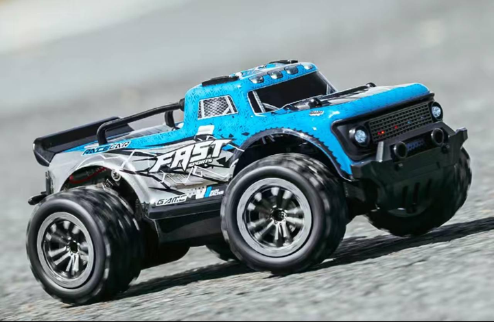 Радиоуправляемая машинка KFPLAN KF24 1:16 4WD, RC дрифт авто до 20 км/ч, внедорожник на пульте, 2 АКБ + батарейки, комплект дрифт колес - изображение 9