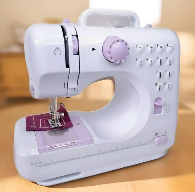 Многофункциональная портативная швейная машинка Machine с педалью 12 в 1 белая - изображение 5