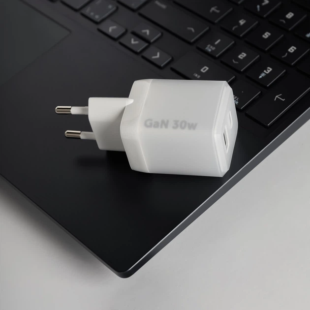 Сетевое зарядное устройство Proove Pure GaN Plus 30W Type-C + USB White (600710003) - Фото 4 Сетевое зарядное устройство Proove Pure GaN Plus 30W Type-C + USB White (600710003) - изображение 4