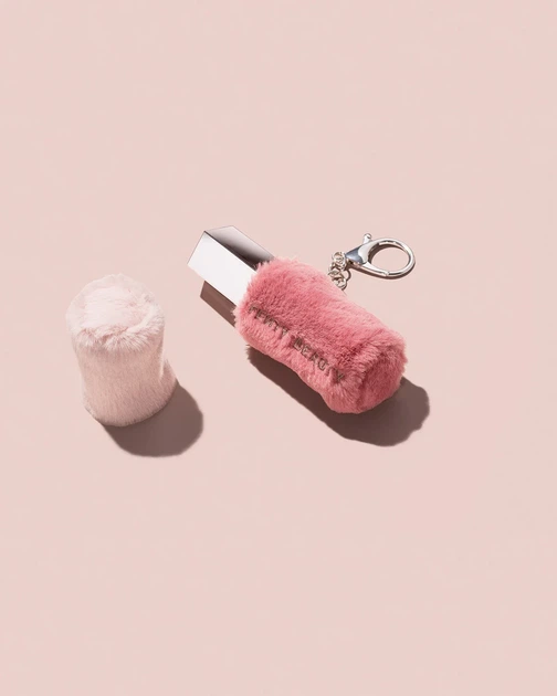 Брелок FENTY BEAUTY Fuzzy Gloss Bomb Holder - зображення 2