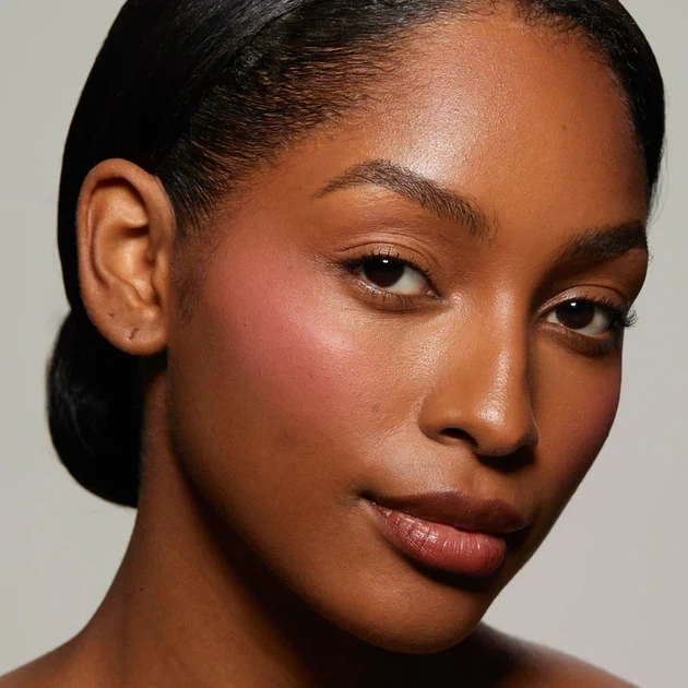 Гибридные румяна Kylie Cosmetics "Petal" Hybrid Blush - Фото 5 Гибридные румяна Kylie Cosmetics "Petal" Hybrid Blush - изображение 5