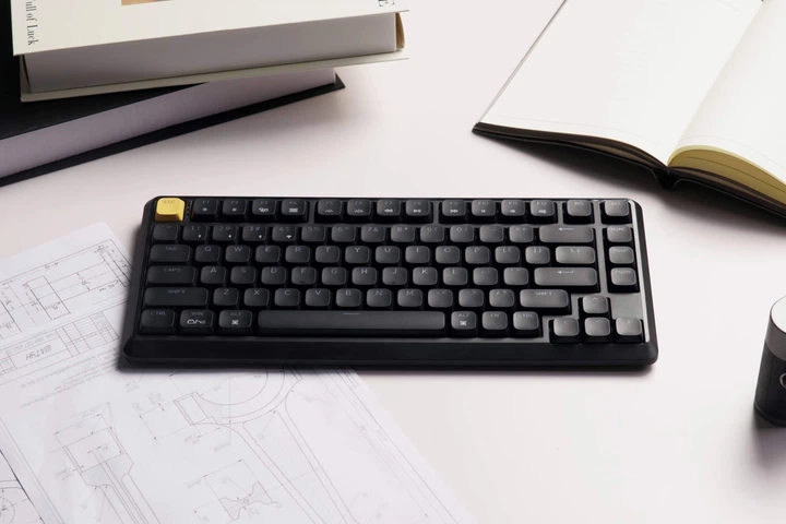 Клавіатура механічна J1 82Key, K pro Banana, WL/BT/USB-A, QMK, Hot-swap, EN/UKR, RGB, чорни Keychron (teh0013916) - зображення 5