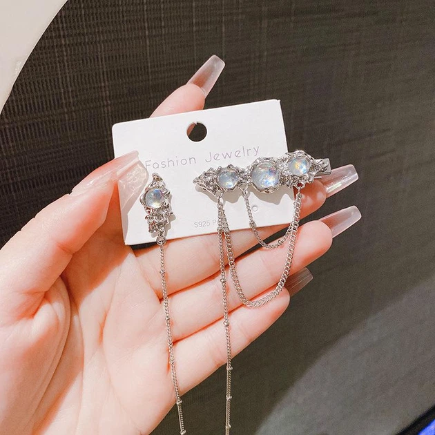 Сережки заколка на одне вухо з камінням та ланцюжок Fashion Jewelry сріблясті - зображення 4