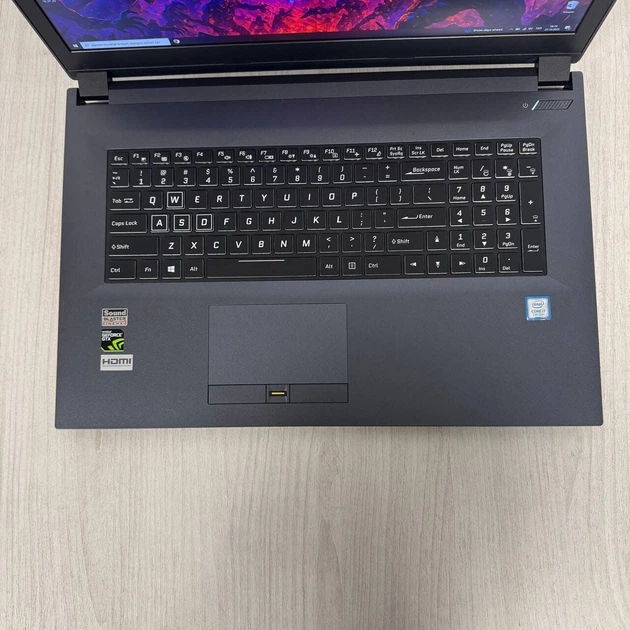 Игровой ноутбук Clevo N870HK / 17.3" (1920x1080) IPS / Intel Core i7-7700HQ (4 (8) ядра по 2,8 - 3,8 ГГц) / 8 ГБ DDR4 / 256 ГБ SSD / nVidia GeForce GTX 1050 Ti, 4 ГБ GDDR5, 128-бит / WebCam б/у - Фото 4 Игровой ноутбук Clevo N870HK / 17.3" (1920x1080) IPS / Intel Core i7-7700HQ (4 (8) ядра по 2,8 - 3,8 ГГц) / 8 ГБ DDR4 / 256 ГБ SSD / nVidia GeForce GTX 1050 Ti, 4 ГБ GDDR5, 128-бит / WebCam б/у - изображение 4