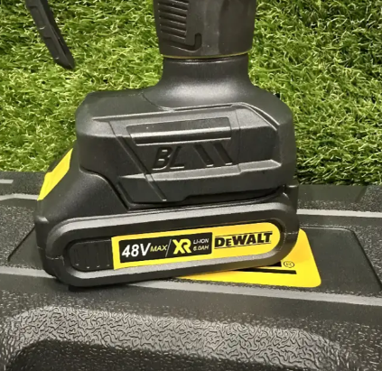 Пила акумуляторна DeWalt DCM195HN 20 см, 48 В, 6 Аh Ланцюгові електропили (Пили для обрізання гілок) Желтый DCM195HN - изображение 5
