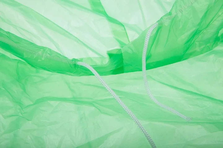 Дощовик Neo Tools, поліетилен, водонепроникний, зелений, довжина 120см, рукав 75см (00133544) - Фото 5 Дощовик Neo Tools, поліетилен, водонепроникний, зелений, довжина 120см, рукав 75см (00133544) - изображение 5
