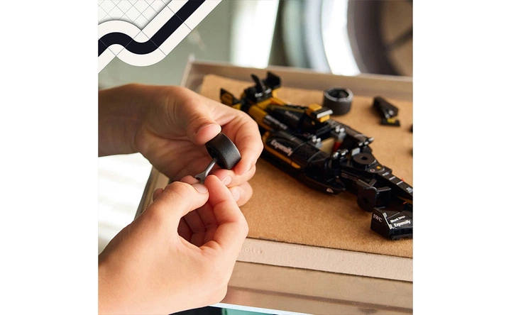 Конструктор LEGO Командний автомобіль для перегонів APXGP з «F1® фільм» 268 деталей (77252) - зображення 5