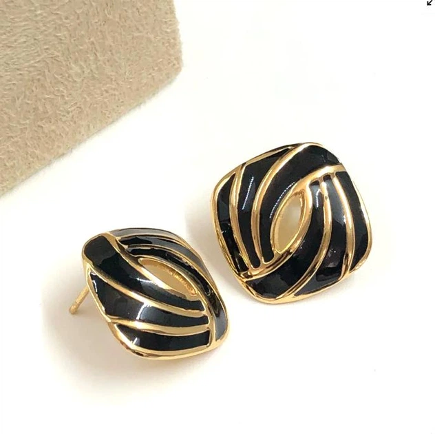 Сережки універсальні Ромби jewelry Золотисті - чорні - Фото 4 Сережки універсальні Ромби jewelry Золотисті - чорні - зображення 4