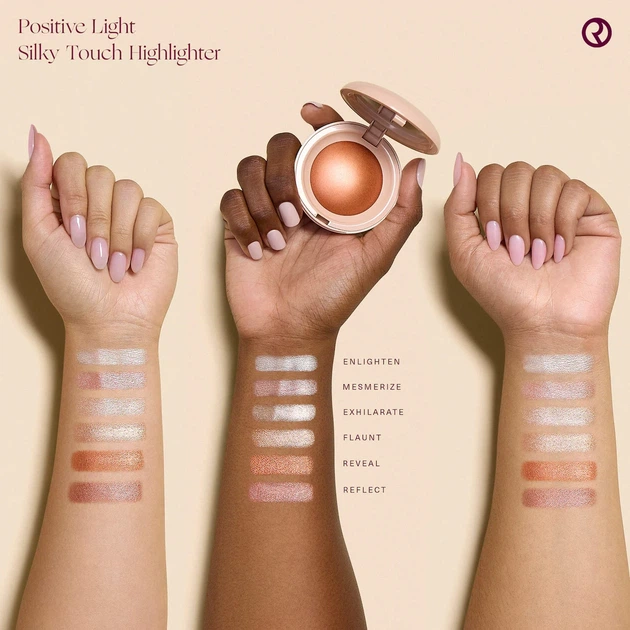 Хайлайтер Rare Beauty by Selena Gomez Positive Light Silky Touch Highlighter оттенок Enlighten 2.8 г - изображение 5