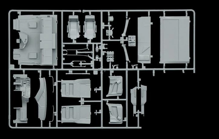 Збірна модель 1:24 вантажівка MB Actros MP4 Big Space - Grand Prix Edition Italeri 3968 - зображення 7