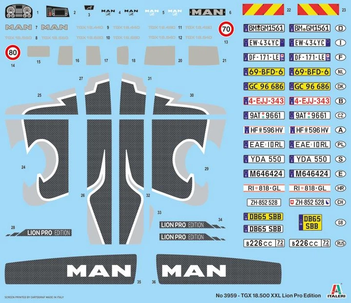 Збірна модель 1:24 вантажівка MAN TGX 18.500 XXL Lion Pro Edition Italeri 3959 - зображення 3