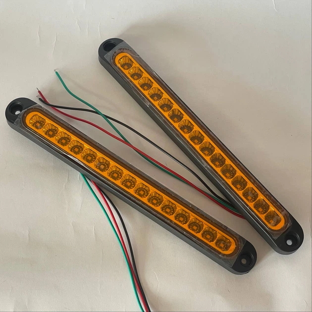 Габаритний світлодіодний LED ліхтар 15 діодів 250×28×19 мм (12–24V) жовтого світіння (статичний/тьмяний режим) для вантажівок та причепів - Фото 4 Габаритний світлодіодний LED ліхтар 15 діодів 250×28×19 мм (12–24V) жовтого світіння (статичний/тьмяний режим) для вантажівок та причепів - зображення 4