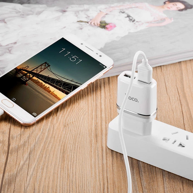 Зарядное устройство Hoco C12 2.4A с двумя USB для настенной зарядки с 1м кабелем Lightning Micro-USB черное-белое - изображение 7