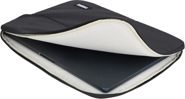 Чохол Thule Lithos Sleeve MacBook Air 15'' (Black) 3205458 (TH 3205458) - Фото 5 Чохол Thule Lithos Sleeve MacBook Air 15'' (Black) 3205458 (TH 3205458) - зображення 5