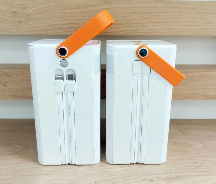 Повербанк Power bank 100000 mAh USB, Type-C, MicroUSB с Led-дисплеем, быстрой зарядкой и встроенными кабелями, белый - изображение 4