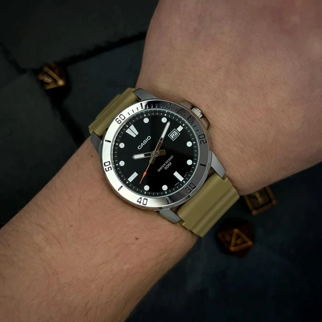 Чоловічий годинник Casio MTP-VD01-5E кежуал - изображение 2