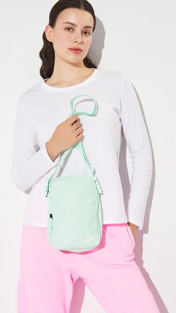 Сумка на плече Nike NK HERITAGE CROSSBODY м'ятний Уні 23 х 15 х 7.5 см (DB0456-353) - Фото 3 Сумка на плече Nike NK HERITAGE CROSSBODY м'ятний Уні 23 х 15 х 7.5 см (DB0456-353) - зображення 3