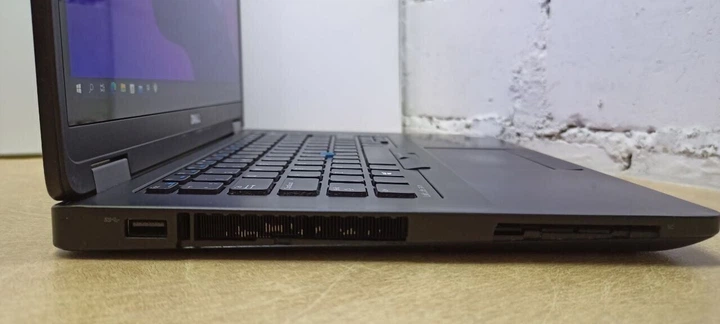 Ноутбук Б-класс Dell Latitude E5470 / 14" (1920x1080) TN / Intel Core i5-6440HQ (4 ядра по 2.6 - 3.5 GHz) / 8 GB DDR4 / 256 GB SSD / Intel HD Graphics 530 / WebCam б/у - Фото 5 Ноутбук Б-класс Dell Latitude E5470 / 14" (1920x1080) TN / Intel Core i5-6440HQ (4 ядра по 2.6 - 3.5 GHz) / 8 GB DDR4 / 256 GB SSD / Intel HD Graphics 530 / WebCam б/у - изображение 5